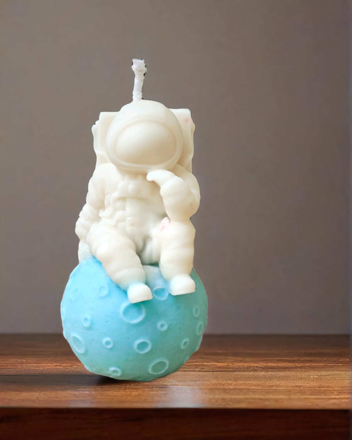 Cute Astronaut Candle - Image 4
