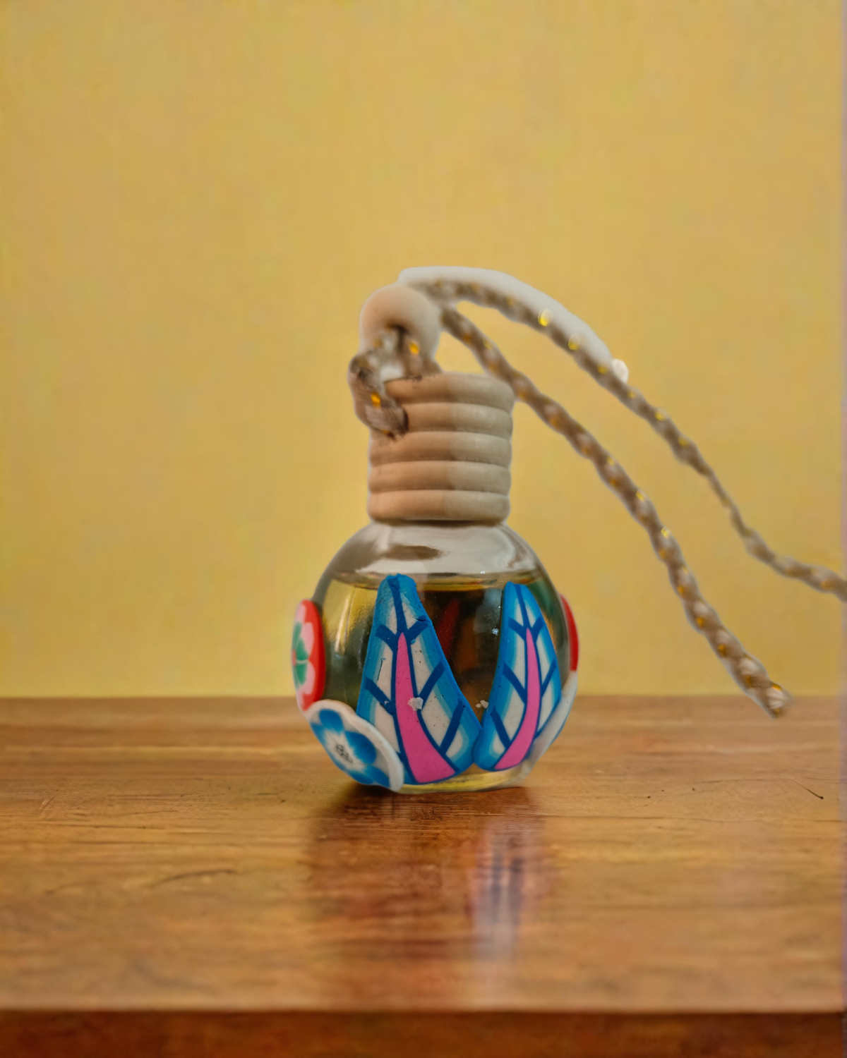 Floral-Design Diffuser with Essential Oil - 10ml - Image 3